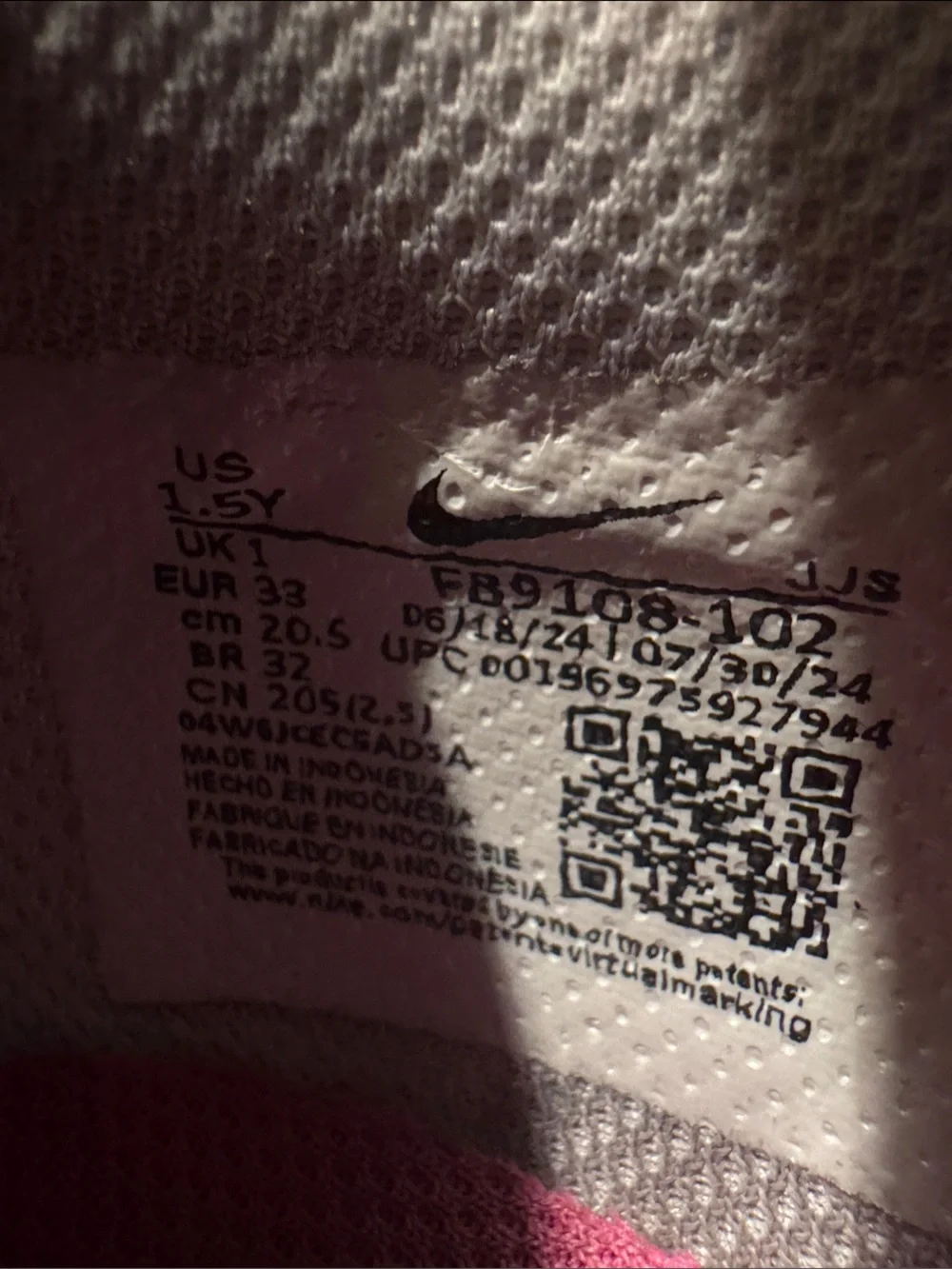 Nike Kids Low-Top Sneakers in Pink and White